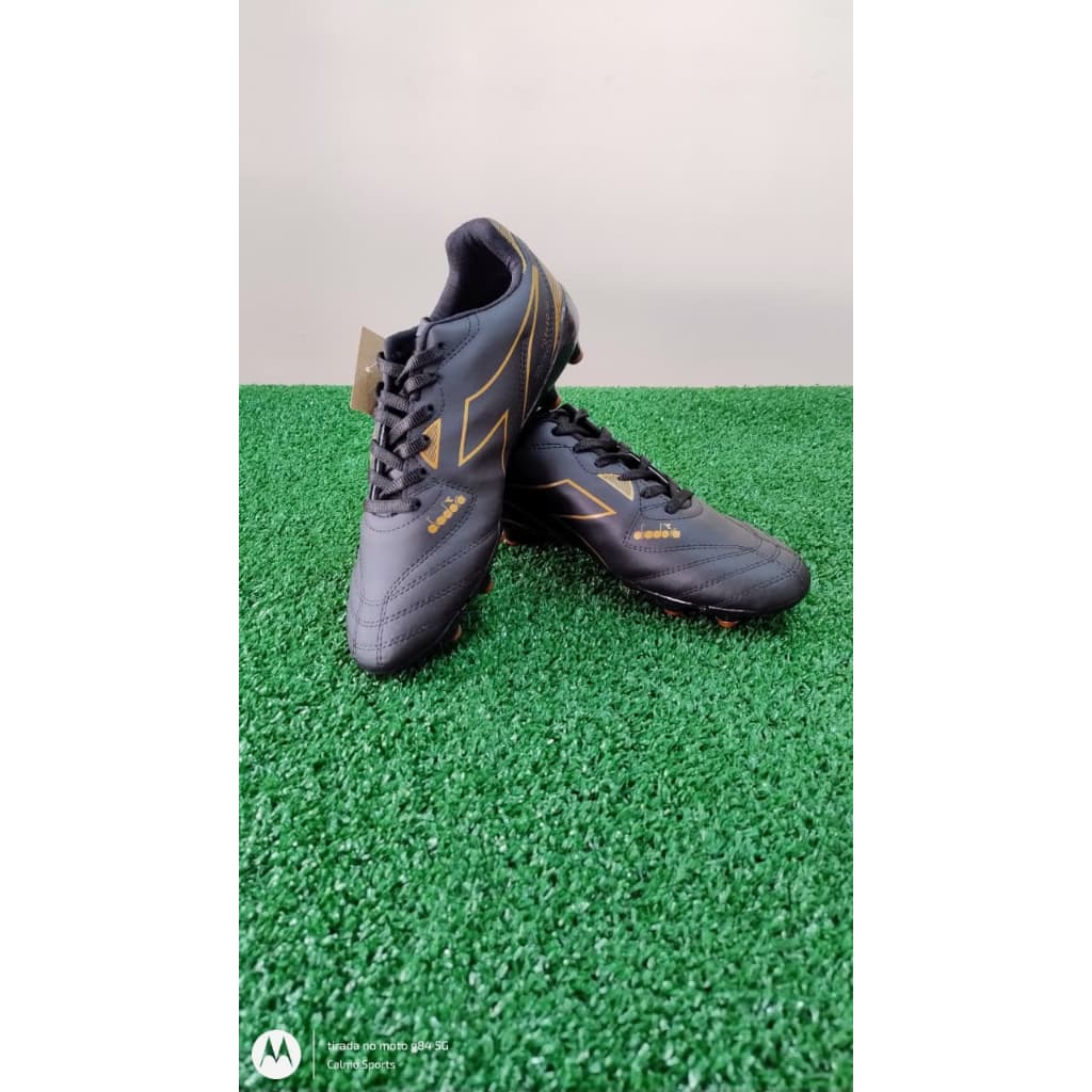 Chuteira Futebol de Campo Diadora Torneo III - Preto/Dourada