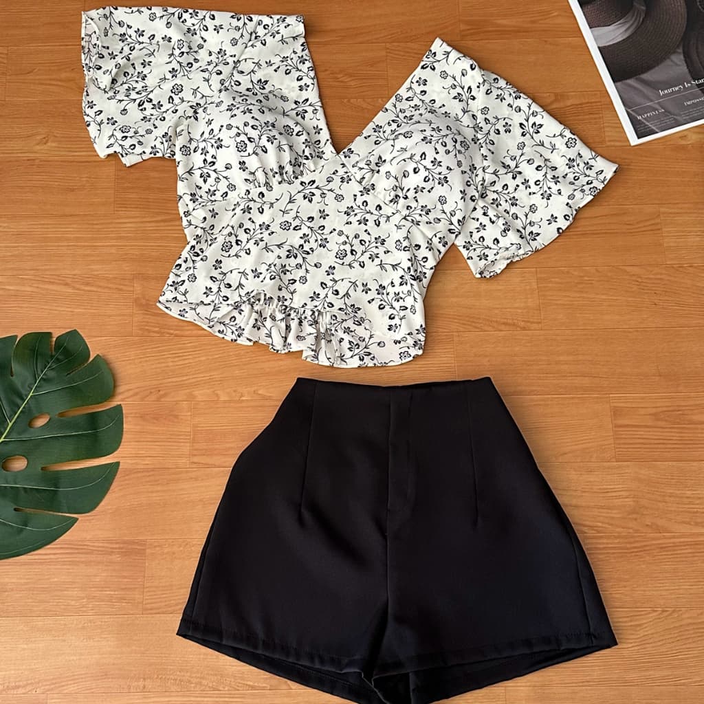 Conjunto feminino blusa floral V cropped + short alfaiataria cintura alta. Tecido confortável e fresco, modela o corpo,