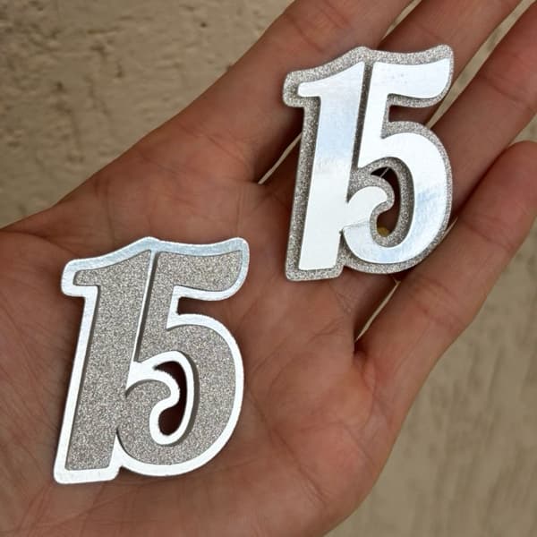 15 ANOS 4,5CM - APLIQUE DE NÚMEROS DE PAPEL EM CAMADA – NÚMERO  15 - COFRINHO