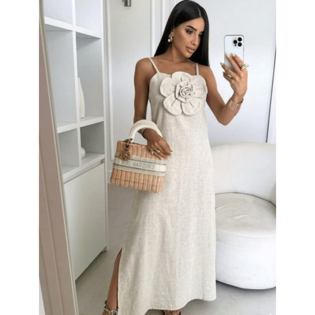 Vestido Feminino Longo Linho com Flor 3D – Fenda Lateral, Alças Finas e Estilo Elegante