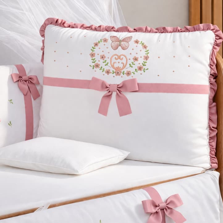 Kit Berço Menina Borboleta 10 Peças Rosê Bordado 100% Algodão Berço Americano c/ Mosquiteiro