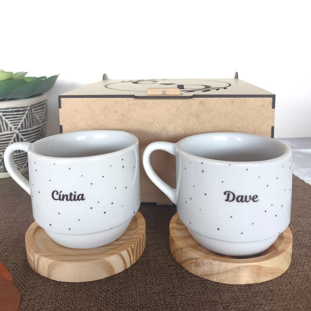 Kit Presente com Xícara Personalizada, Pires Pinus e Caixa MDF