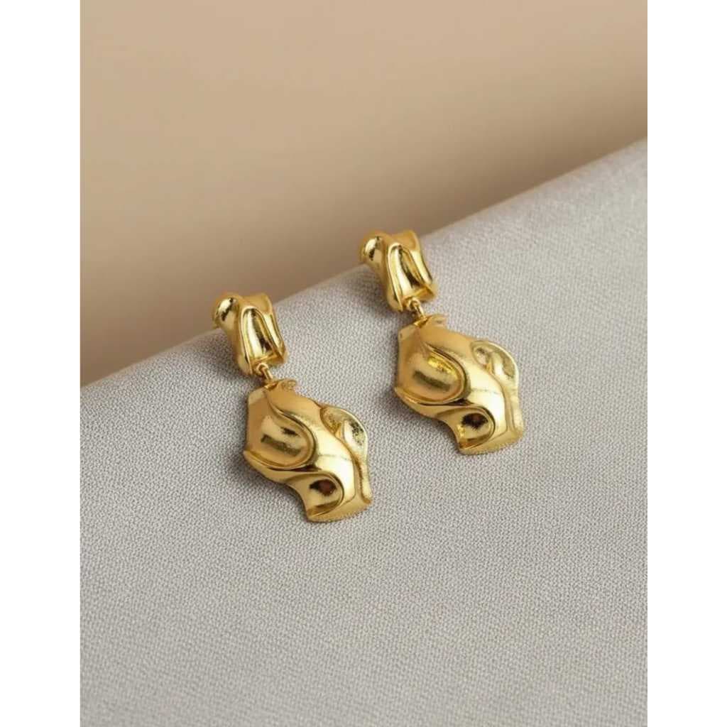 Brinco Dourado Feminino Brinco Orgânico Brinco Folheado a Ouro.