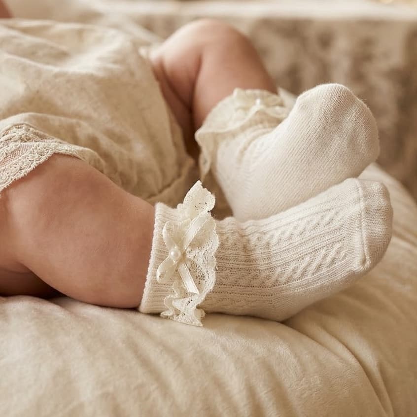Meia Bebê Festa com Renda Pérola Luxo Conforto Algodão