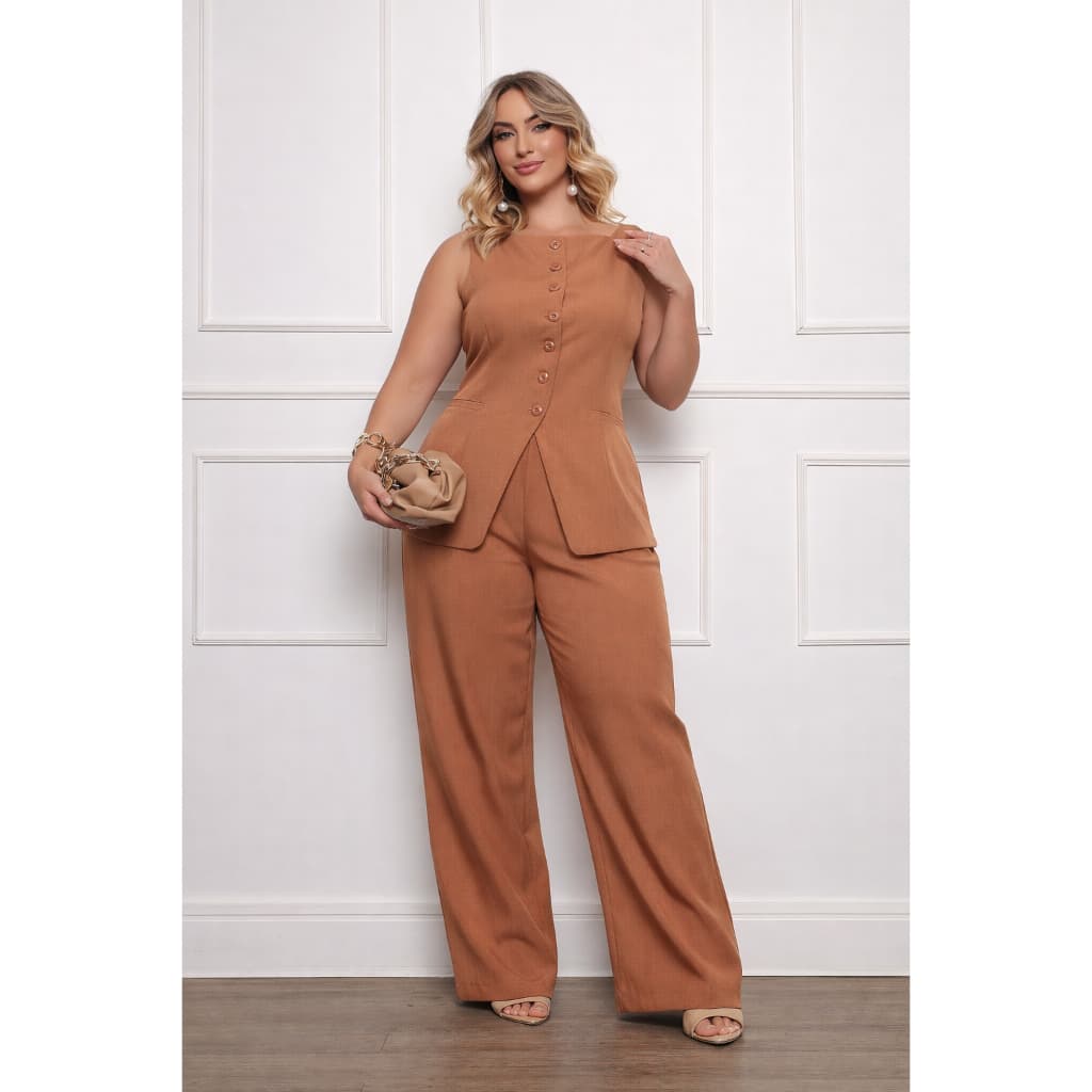 Conjunto Feminino Plus Size de Trabalho em Alfaiataria Laris Blusa com Botões e Calça Social