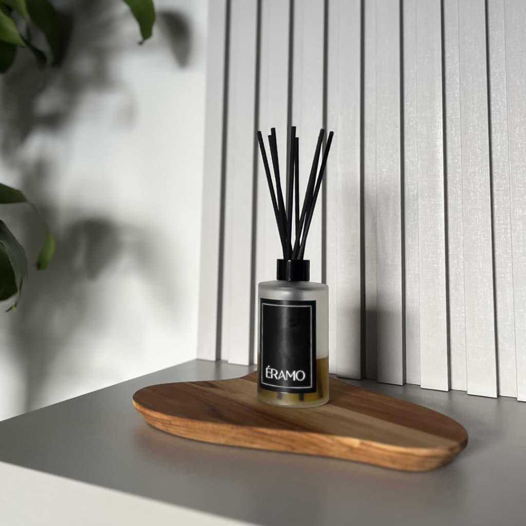 Difusor de Aromas 250ml com 8 Varetas Pretas | Vidro Jateado Premium | Cereja, Bamboo ou Vanilla