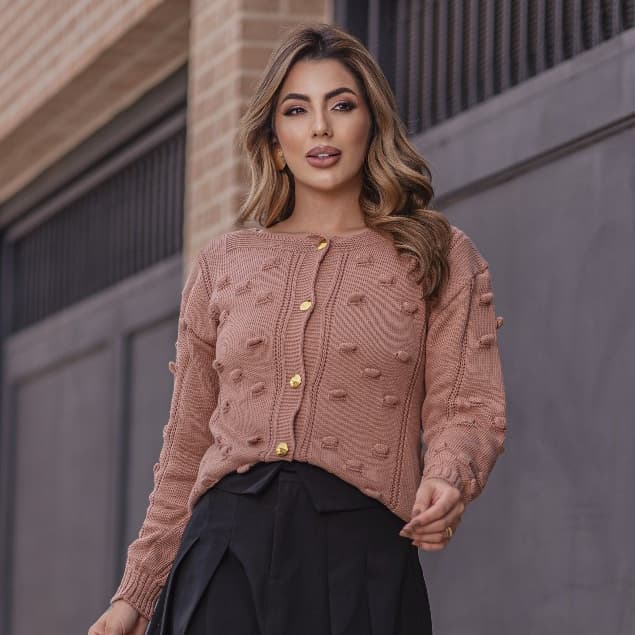 Casaco De Frio Feminino de Botão Dourado Com Pelota Pom Pom Em Tricot Cardigan Elegante Confortavel