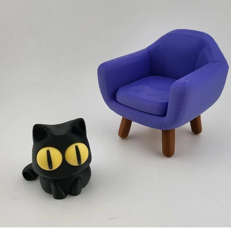 Gato em Alerta na Cadeira Miniatura Decorativa Fofa para Mesa e Estante