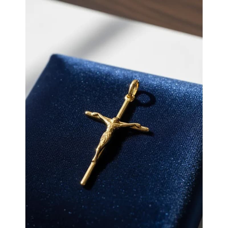 PINGENTE CRUZ COM CRISTO FOLHEADO  A OURO 18K