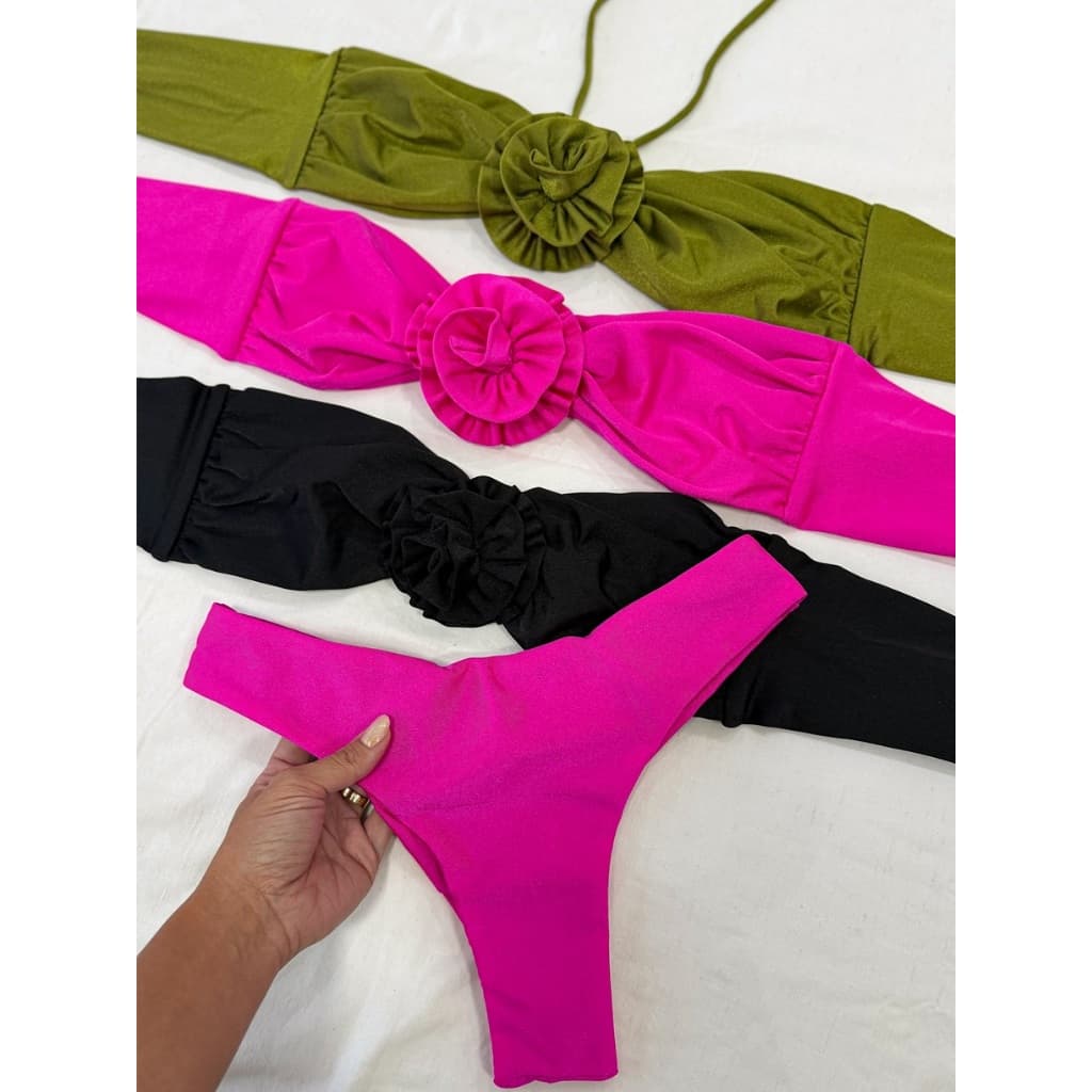 Biquíni Conjunto Ayme – Top Tomara que Caia com Flor Removível, Calcinha Asa Delta Fio Duplo