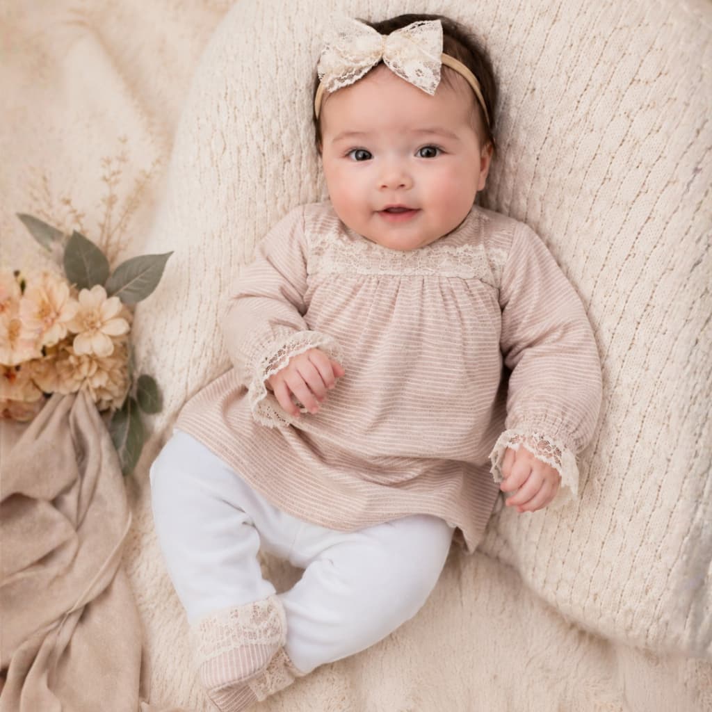 Macacão Vestido Bebê Menina Clara Delicado com Renda Minimalista