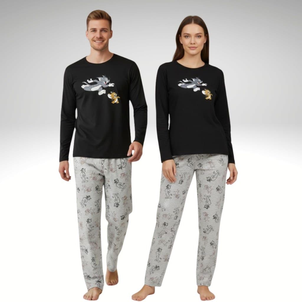 Kit 2 Pijamas Inverno de Casal Adulto Masculino e Feminino Estampas Personagens Divertidas Calça e Manga Comprida Oferta