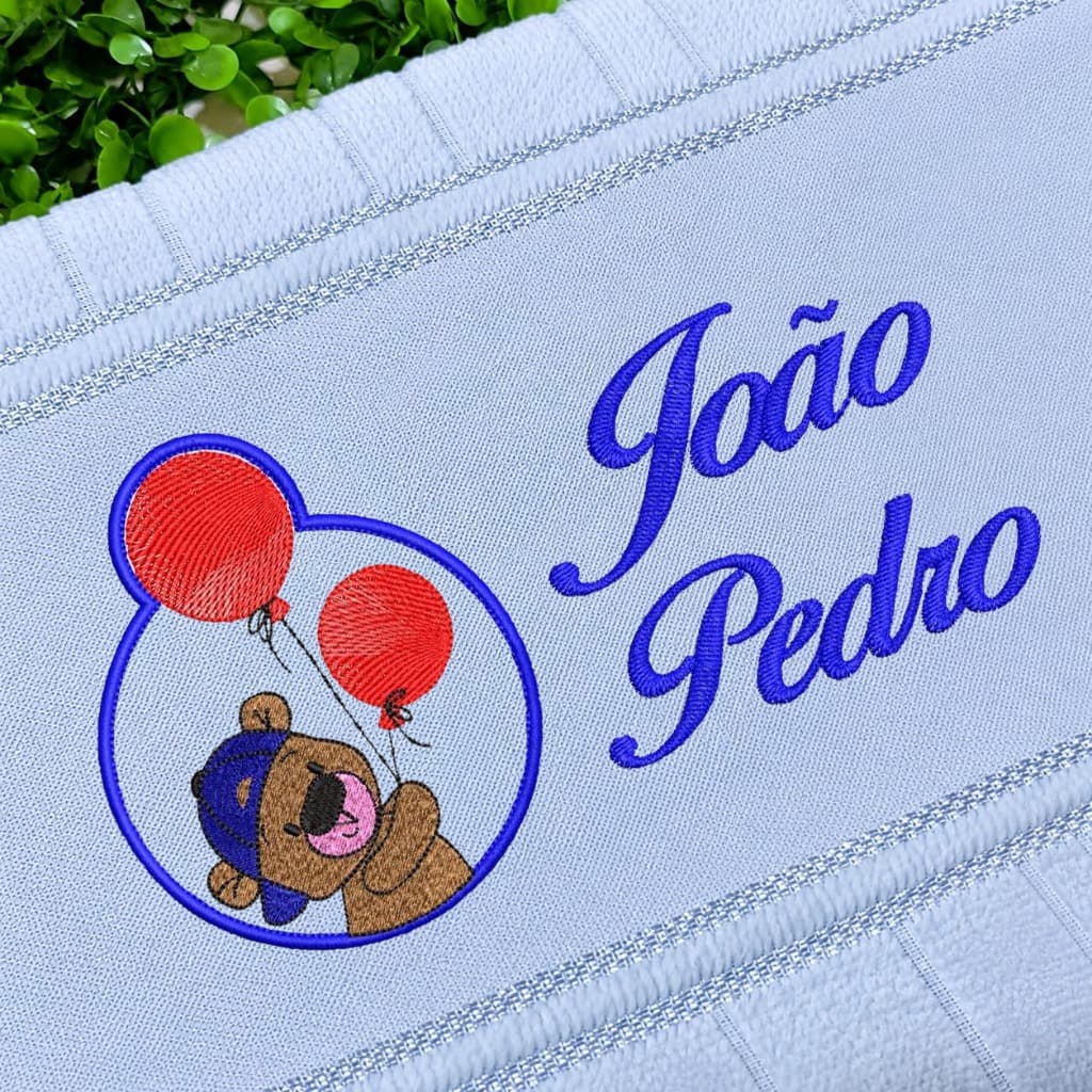 Toalha Toalinha Bordada com ursinho e nome personalizado aniversario batizado lembrança presente especial.