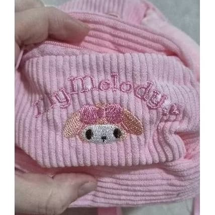 Mochilinha infantil Pequena - My melody ou Cinnemorol bordado veludo