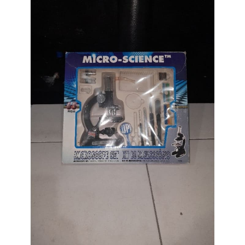 Microscópio da marca Micro-Science no Estado.