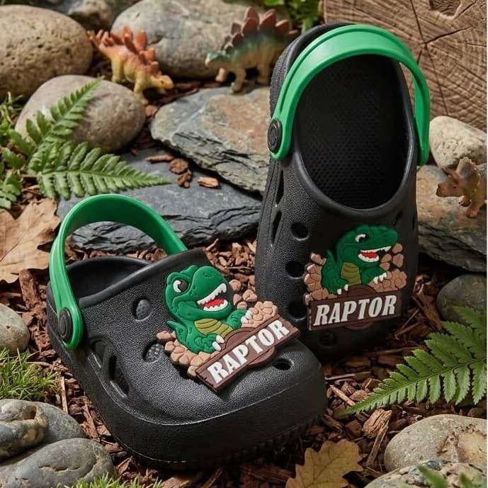 Babuche Infantil Dinossauro Menino R Sandália Leve Confortável Antiderrapante Com Aplique Raptor Várias Cores
