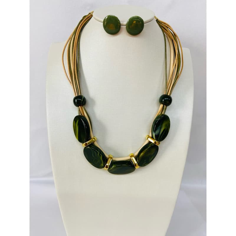 Colar curto resina elegância beleza feminina.