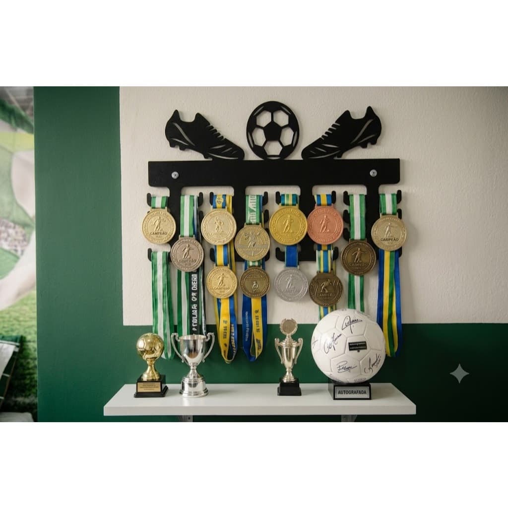 Suporte Porta Medalhas MDF Futebol Chuteira Bola Organizador Parede Pequeno Craque