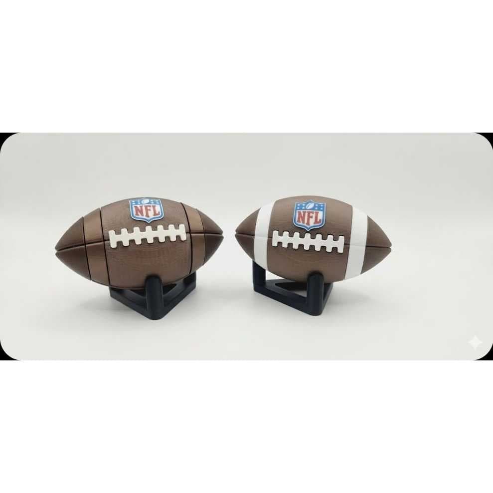 Bola Futebol Americano Decorativa + Suporte 16x8cm | Item Colecionável Esportivo | Decoração Man Cave 3D