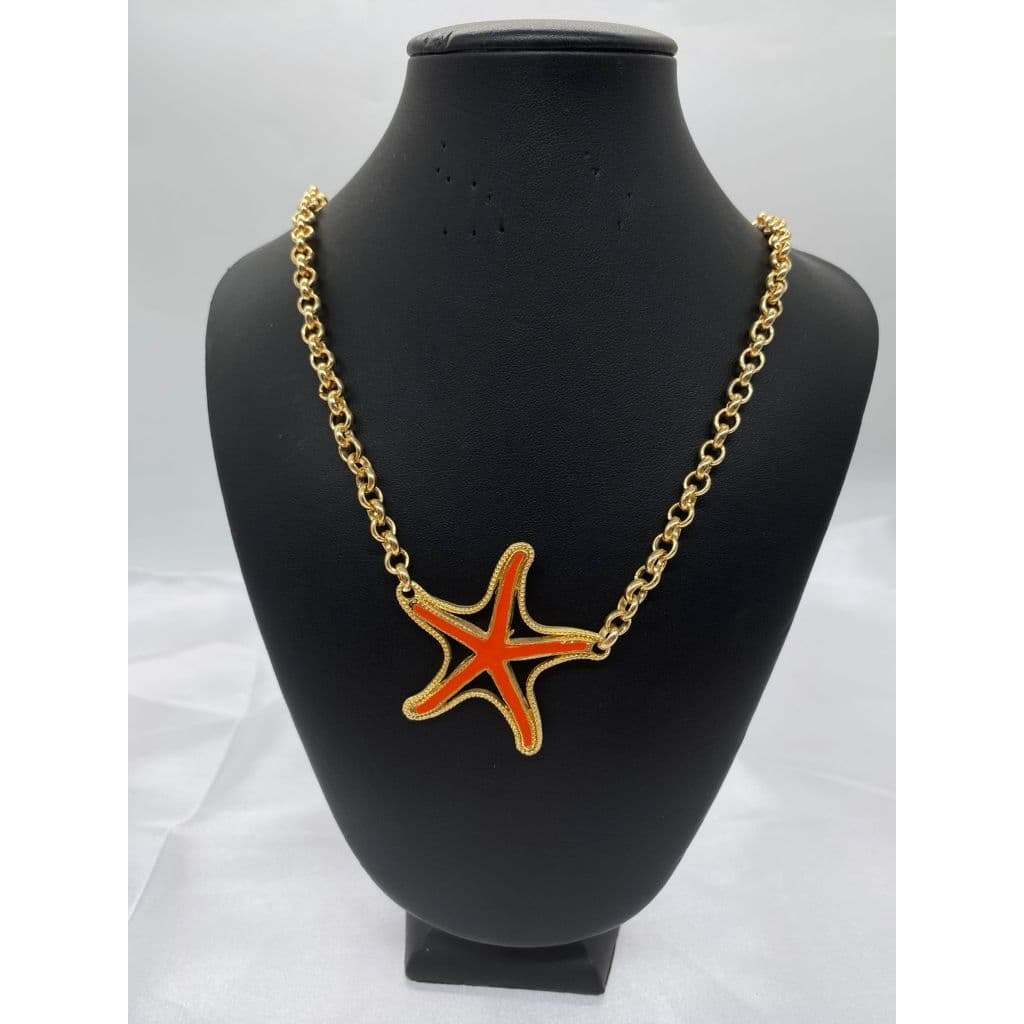 Colar Estrela do Mar Laranja Delicado – Elegância com Toque Praiano