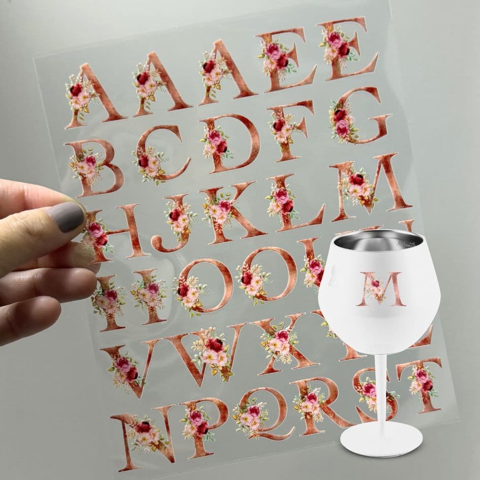 Adesivo DTF UV Letras Rose Floral 2,5cm Monograma Decorativo Permanente e Impermeável Para Copos, Porcelanas e Decoração