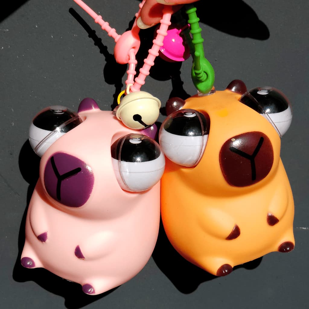 Capivara Antiestresse Chaveiro com Olhos Saltitantes 🦫✨ Brinquedo Fofo de Apertar🤎🌿