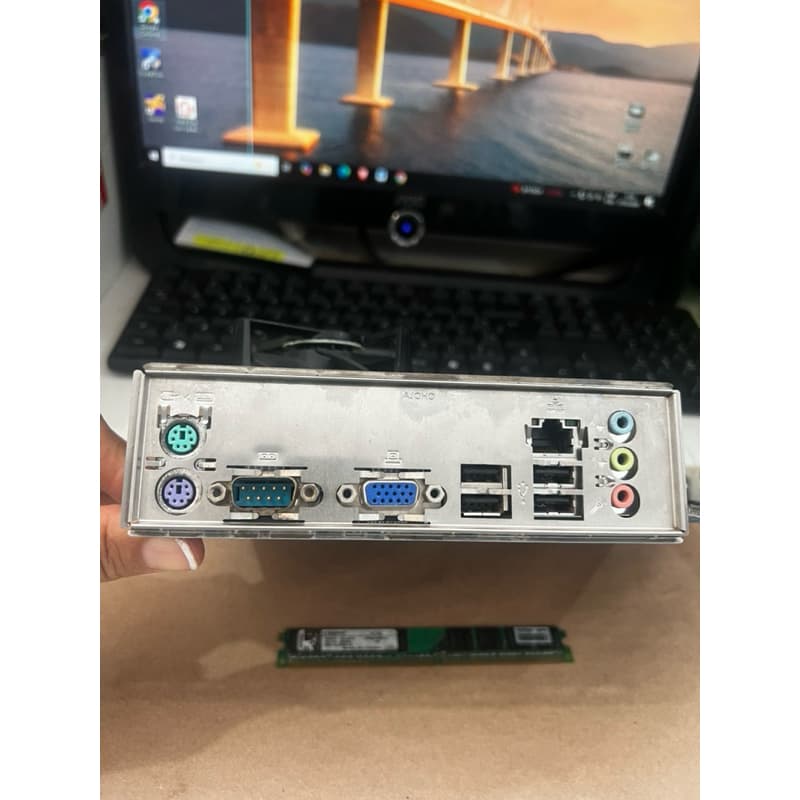 KIT PLACA MÃE PHILTRONICS PN73VS-M LGA 775 PROCESSADOR INTEL 4 CELERON D-1GB MEMÓRIA e ESPELHO (USADA)
