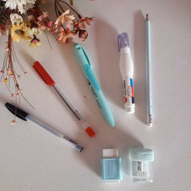 KIT ESCOLAR 7 ITENS (CANETAS, LÁPIS, APONTADOR, CORRETIVO, BORRACHA)