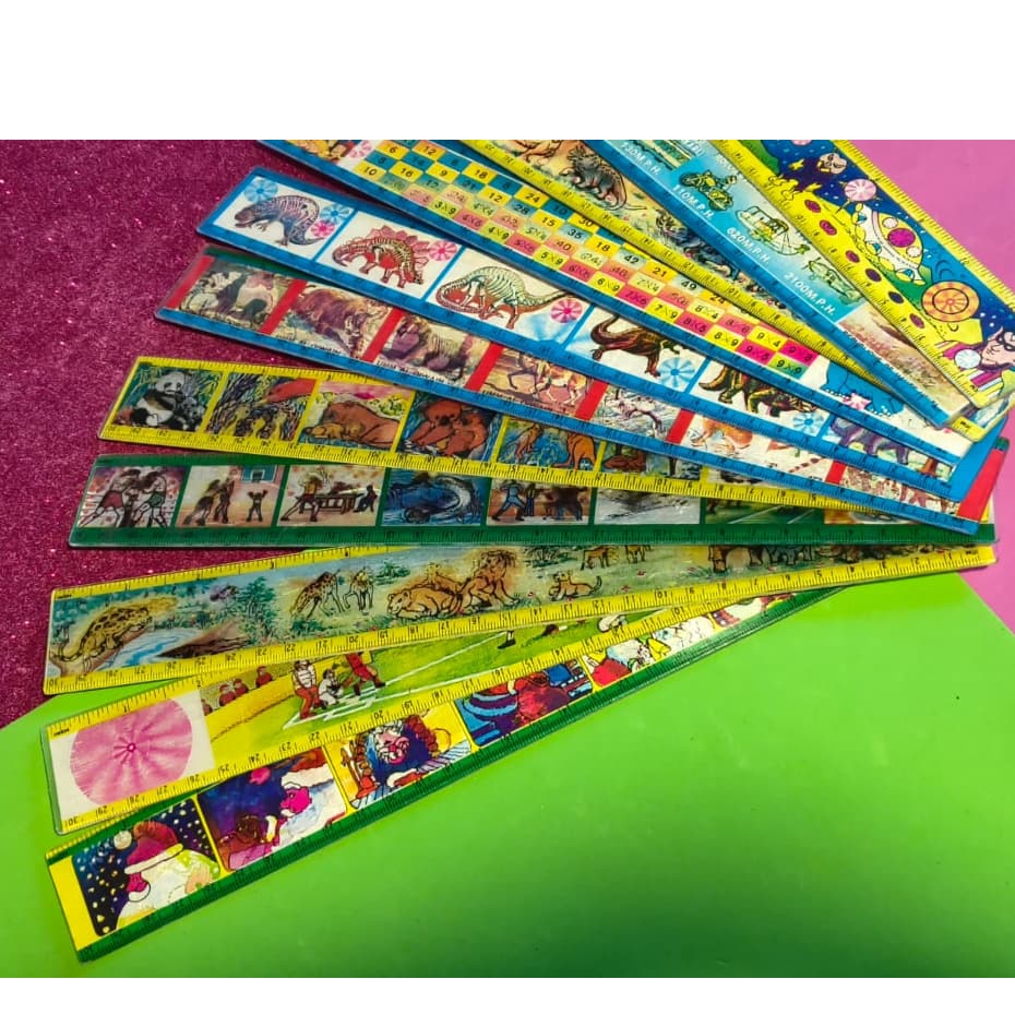 Régua 3D Lenticular - Se Mexe e Muda o Desenho - Tabuada Atrás - Clássico dos anos 90 - Plástico Rígido- Vintage