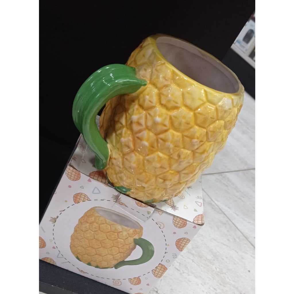 Canecas de Porcelana no Formato de Abacaxi e Unicórnio