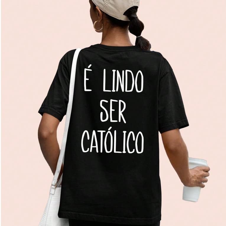 Camiseta Unissex É Lindo Ser Católico Blusa Básica Gola Redonda Camisa Religiosa Algodão
