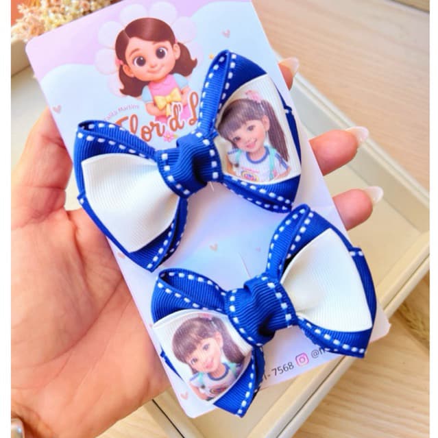 Par de Laço Personalizado Infantil com Nome e Mascote da Criança | Laço Escolar | Par de Laço Customizado Menina