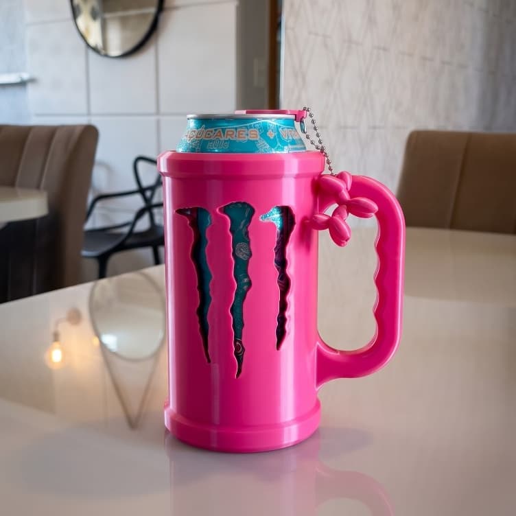 Kit Porta Latas Personalizado Monster + Chaveiro + Abridor de Lata