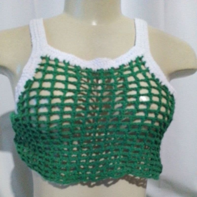 Regata Feminina de Crochê Vazada Verde Detalhe Branco Estilo Praia Verão Moda