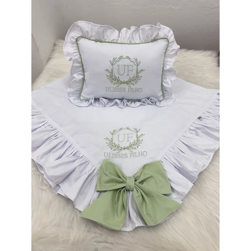 Kit Manta tamanho 80x80 Babados + Almofada Bordada Personalizada Luxo