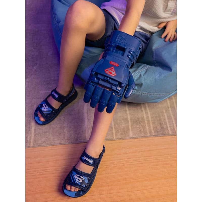 Sandália Batman Com Brinquedo- Grendene - Confortável e Divertida Para os Meninos