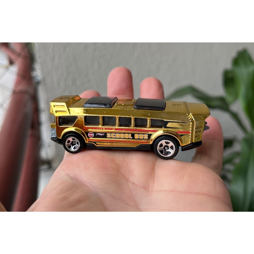 ônibus escolar school bus USA carrinho Hot Wheels ouro dourado brilhante