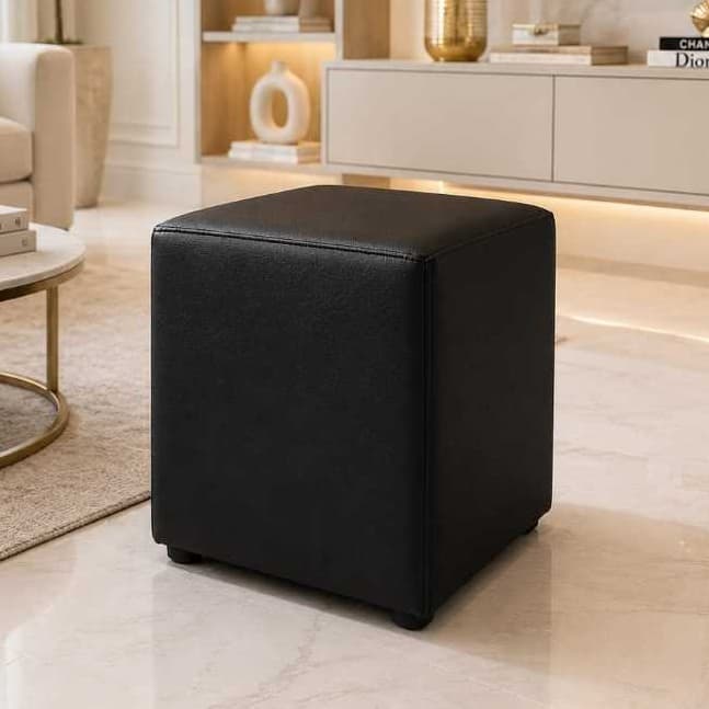 Puff Banquinho Quadrado Couro Sintético Preto Decorativo ou Assento Extra - Para Todos os Ambientes