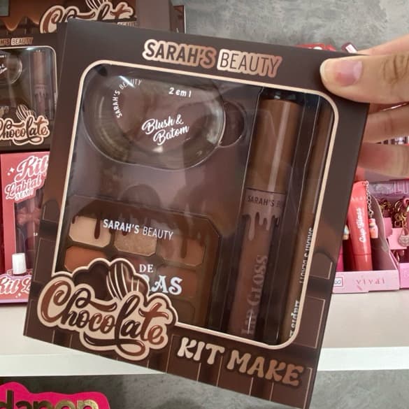 kit Maquiagem Sarah’s Beauty chocolate Kit com 1 paleta de sombra 1 gloss 1 lápis contorno e 1 blush/baton