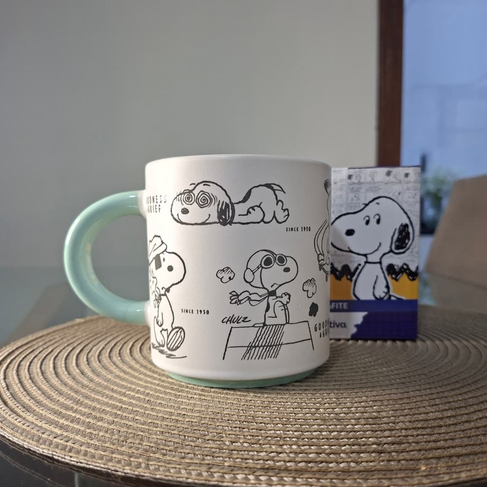 Caneca Snoopy 500ml Cerâmica Alto Relevo Grafite Presente para Fãs