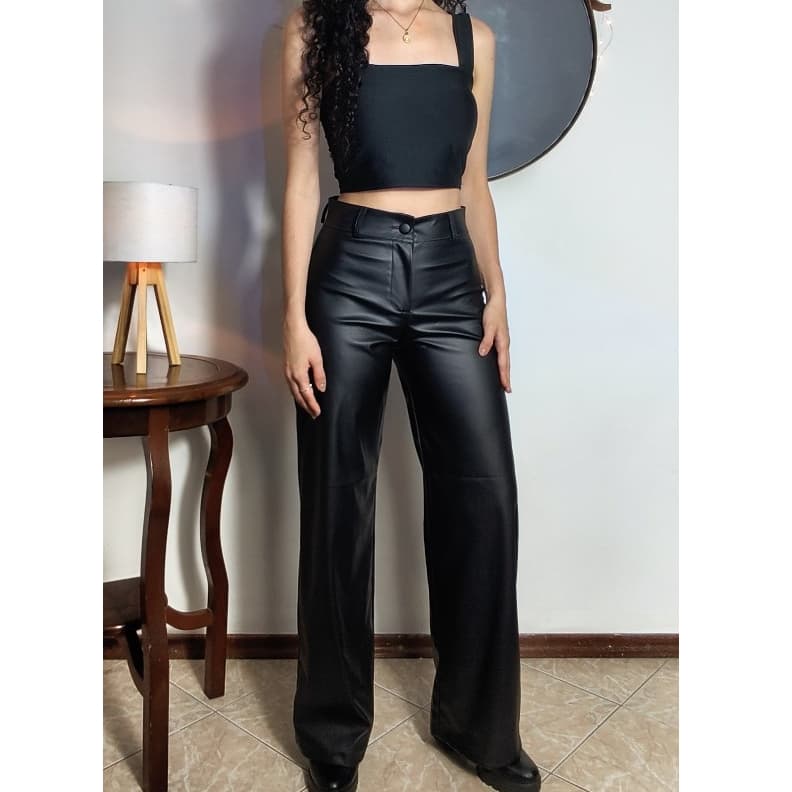 Calça de Courino Wide Leg Cintura Alta Com Zíper e Botão com Bolsos