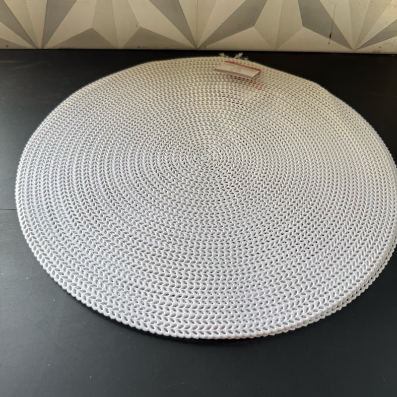 Jogo de lugar americano branco 6 peças redondo de plástico para mesa posta kit conjunto toalha americana souplat prata
