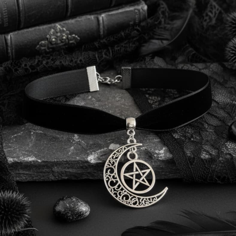 Gargantilha Choker Lua e Pentagrama Veludo Preto Amuleto Místico Esotérico