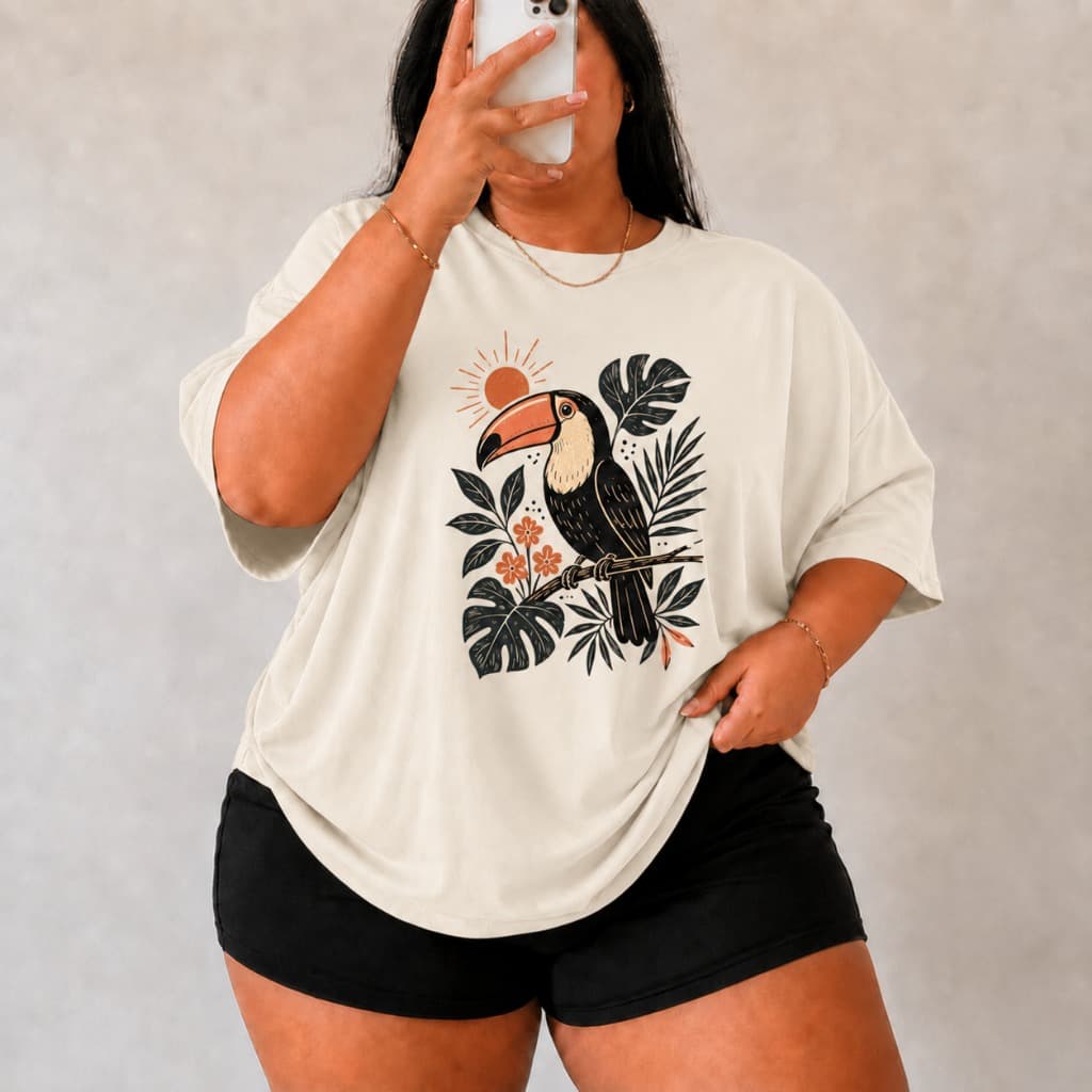 Camiseta Feminina Plus Size Oversized Tropical com Modelagem Moderna e Confortável para Uso Diário e Looks Casuais