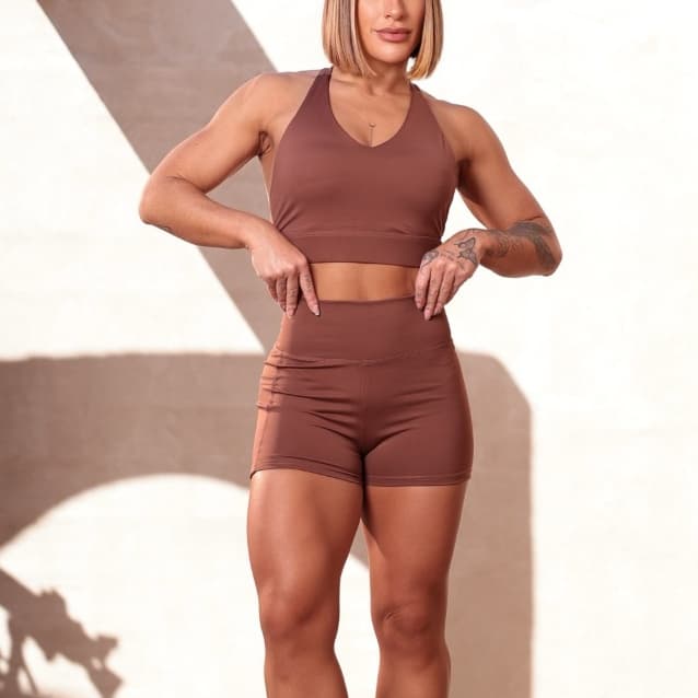 Temas e palavras-chave: conjunto fitness feminino, look academia, top e short fitness, roupa de treino, moda fitness, tr