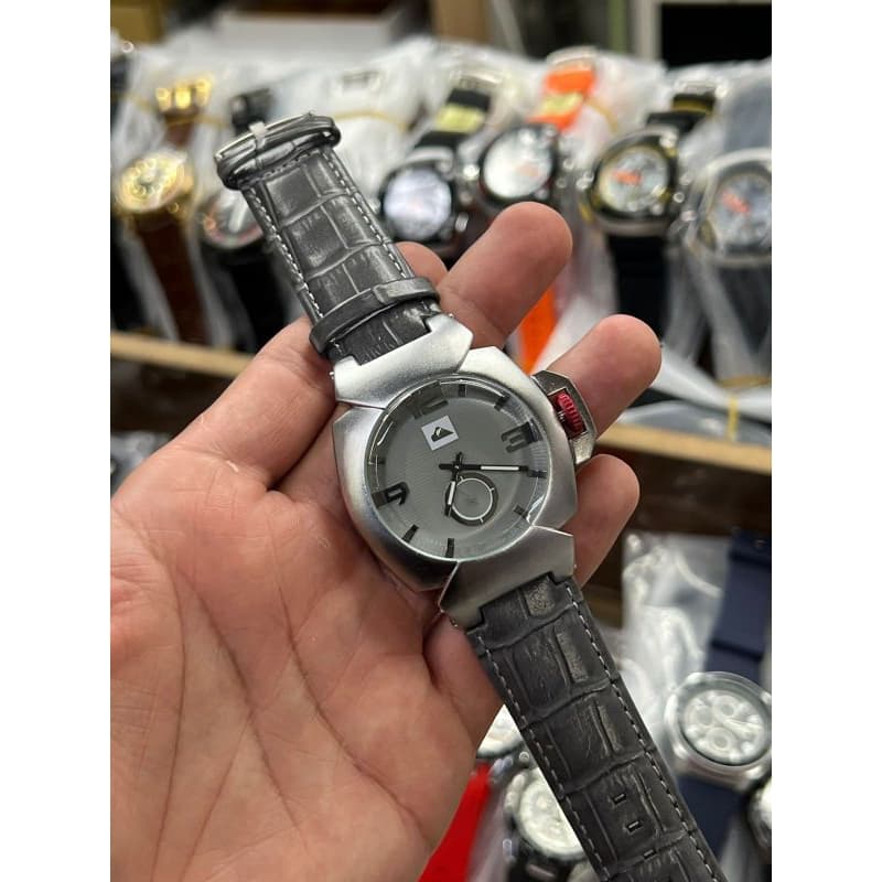 RELÓGIO MASCULINO PREMIUM EM COURO – DESIGN EXCLUSIVO E VIDRO SUPER RESISTENTE PULSEIRA DE COURO FASHION APROVA DÁGUA.