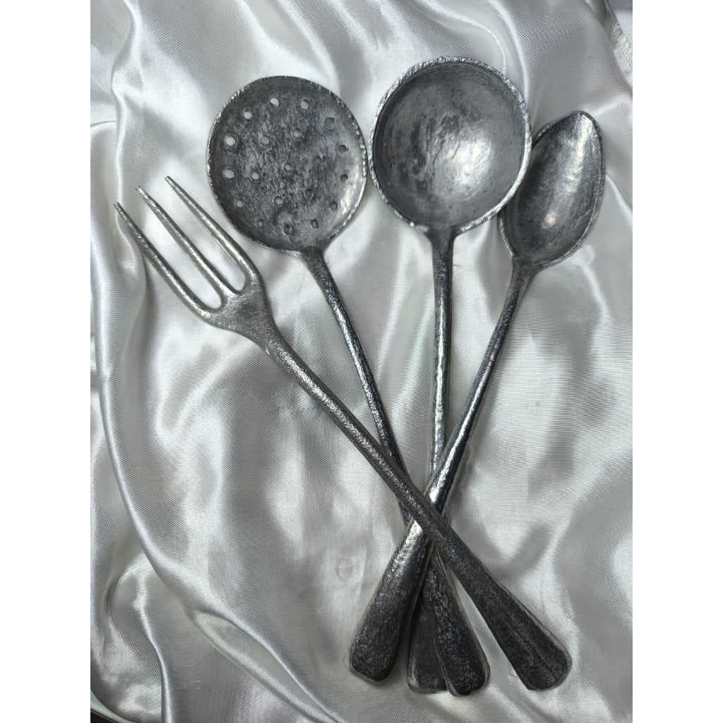 04 Talheres em Aluminio Fundido Super Resistentes