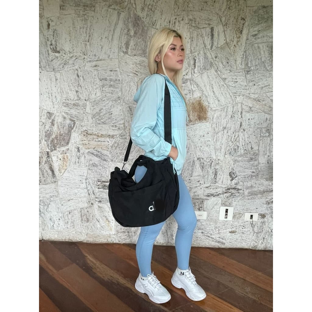BOLSA FEMININA ACADEMIA GRANDE YOGA ESPAÇOSA NYLON PREMIUM ALÇA TRANSVERSAL E MAO  IMPERMEAVEL