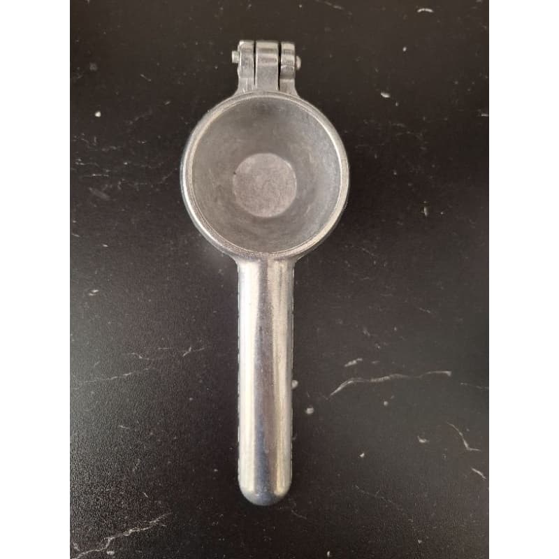 Espremedor Amassador de Limão Manual em Alumínio  Super Prático 17 Cm