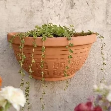 kit 4 Vasos meia lua 2,5 litros Ideal para paredes e jardins nas cores Preto/ Terracota